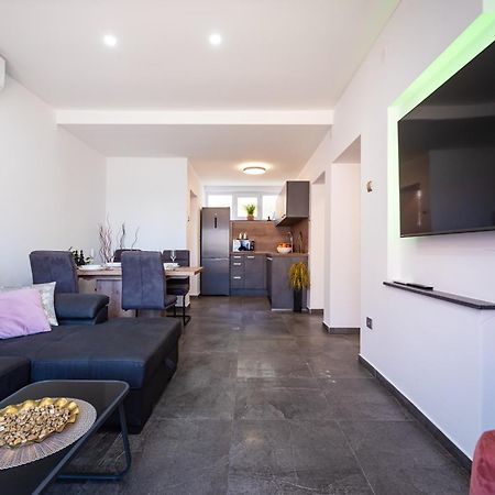 Kolovare Garden Oasis - First Row By Sea Apartman Zára Kültér fotó